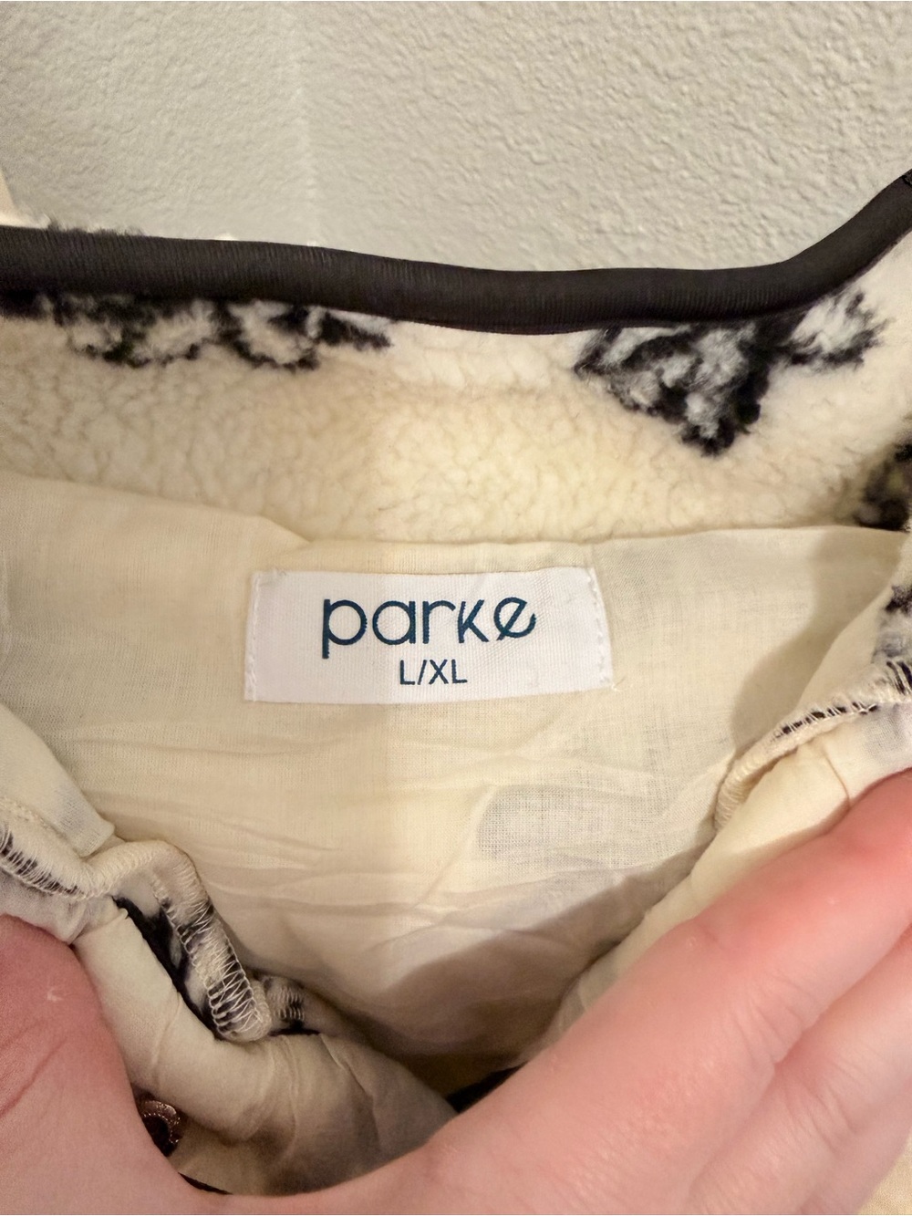 Parke Black & White Floral Sherpa Pullover - size L/XL - Picture 3 of 5